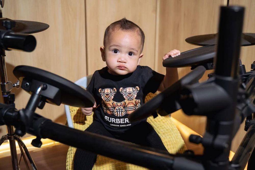 potret Rayyanza main drum besar (instagram.com/raffinagita1717)