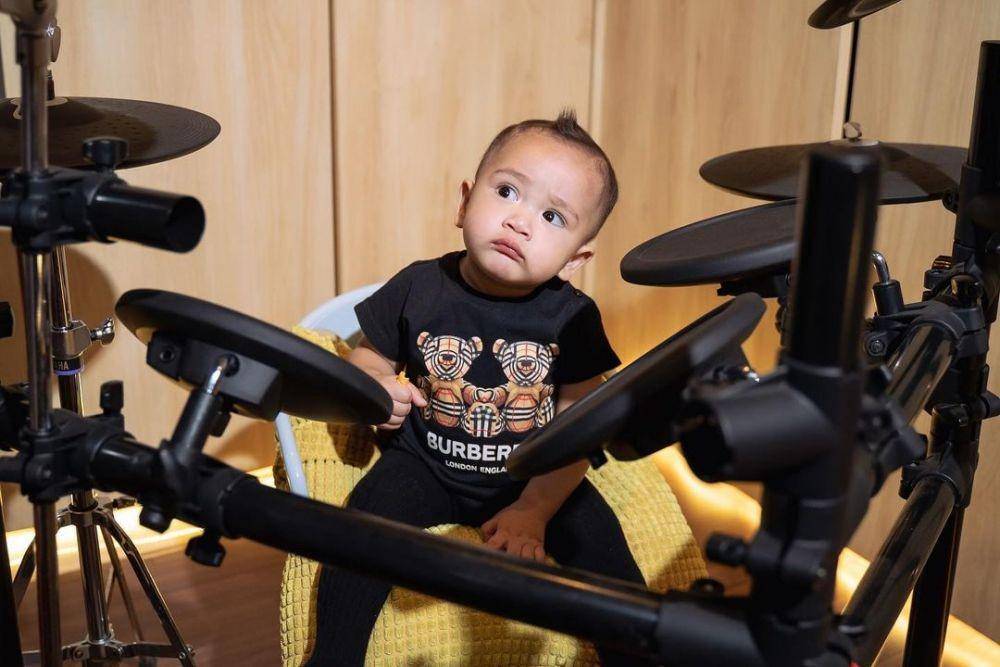 potret Rayyanza main drum besar (instagram.com/raffinagita1717)