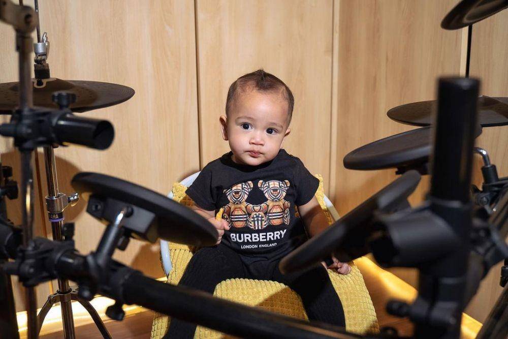 potret Rayyanza main drum besar (instagram.com/raffinagita1717)