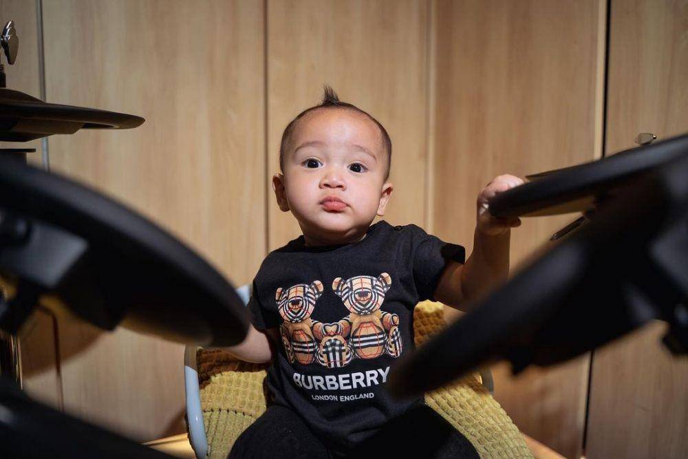 potret Rayyanza main drum besar (instagram.com/raffinagita1717)