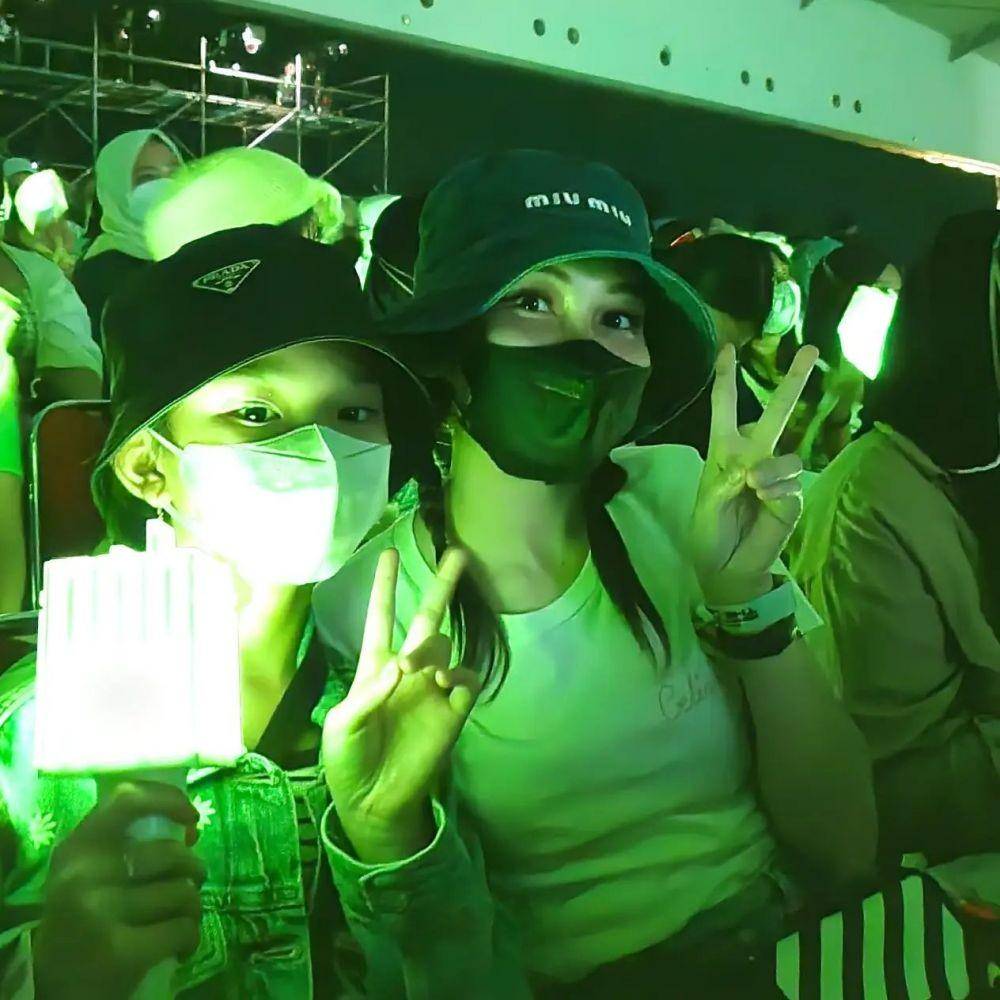 Ayu Ting Ting nonton NCT127 (instagram.com/ayutingting92)