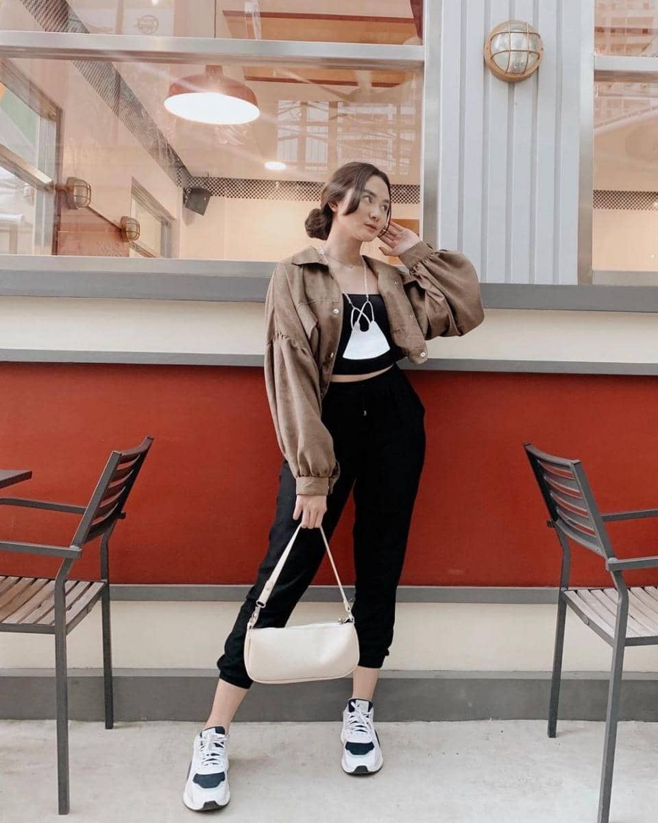 padu padan outfit basic ala Zahwa Aqilah (instagram.com/zahwaqilah)