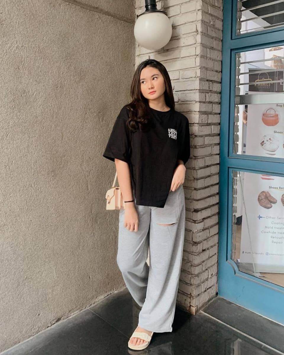 padu padan outfit basic ala Zahwa Aqilah (instagram.com/zahwaqilah)