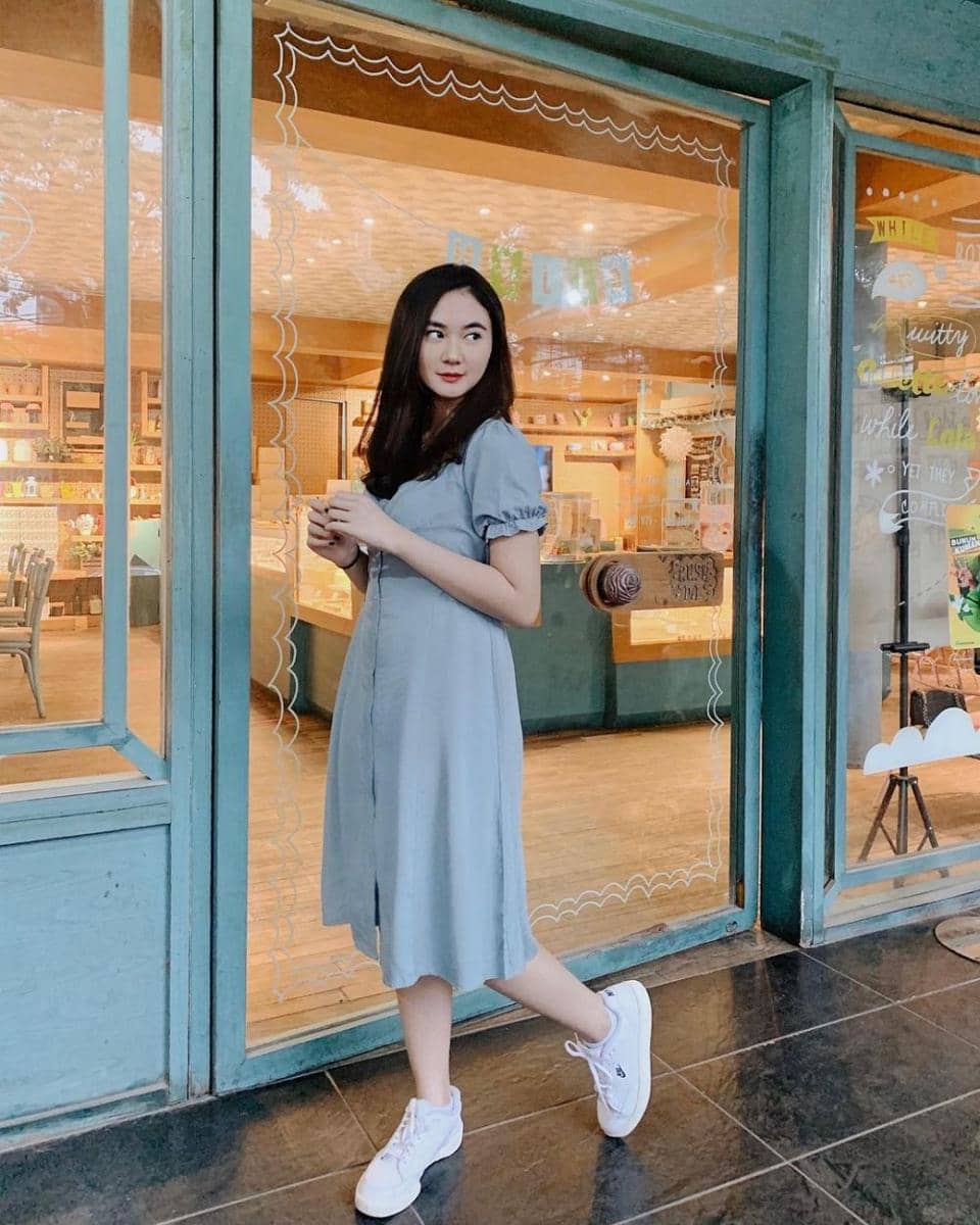 padu padan outfit basic ala Zahwa Aqilah (instagram.com/zahwaqilah)