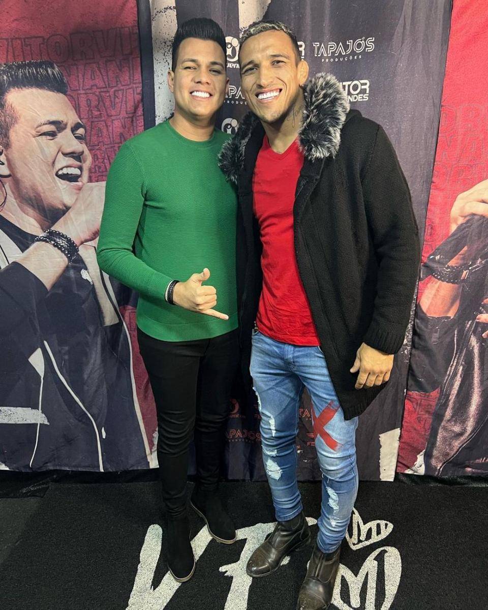 Charles Oliveira (instagram.com/charlesdobronxs)
