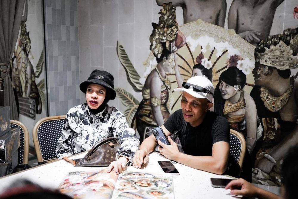 momen Atta dan Aurel memberi kejutan Geni Faruk (instagram.com/attahalilintar)