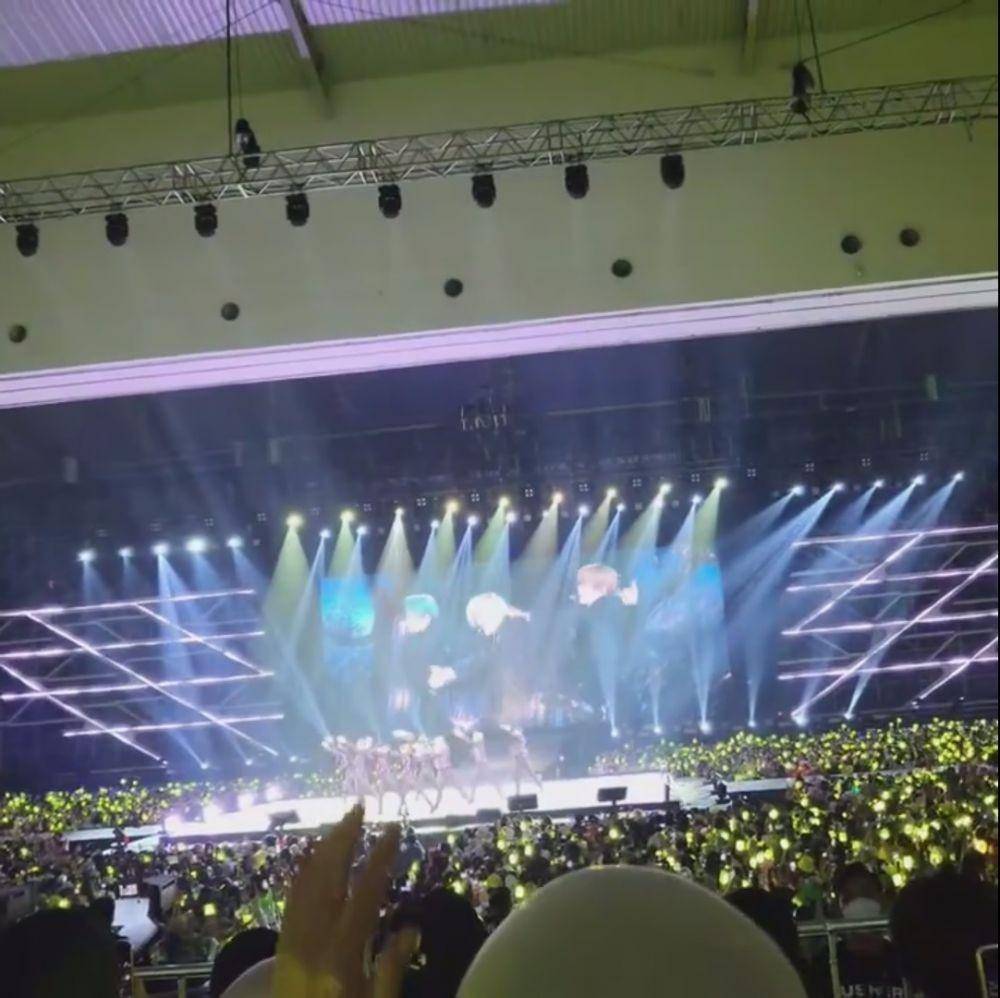 Ayu Ting Ting nonton NCT127 (instagram.com/ayutingting92)