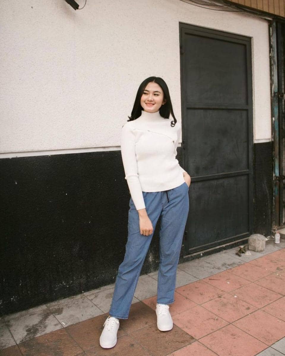 padu padan outfit basic ala Zahwa Aqilah (instagram.com/zahwaqilah)