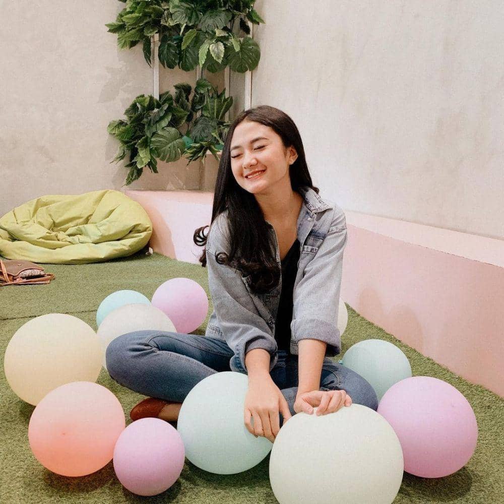 padu padan outfit basic ala Zahwa Aqilah (instagram.com/zahwaqilah)