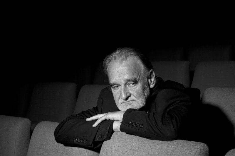 5 Film Terbaik Bela Tarr, Auteur Melankolis di Sinema Hitam Putih