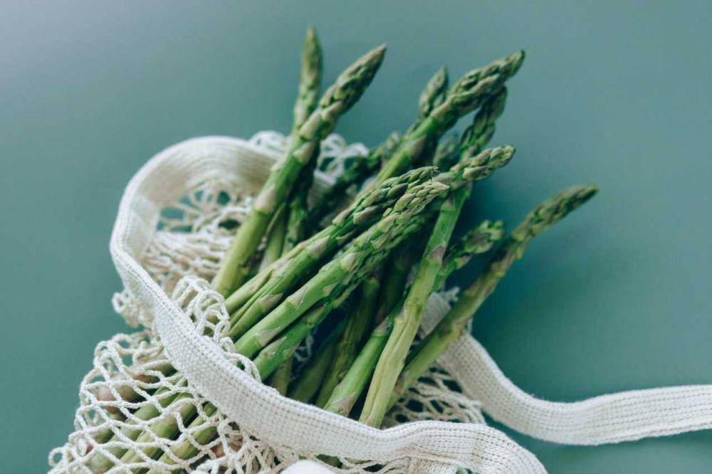 sayuran asparagus (pexels.com/Nataliya Vaitkevich)