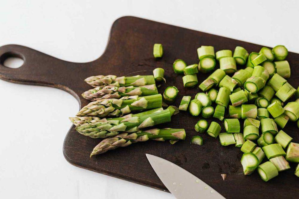 sayuran asparagus (pexels.com/Karolina Grabowska)