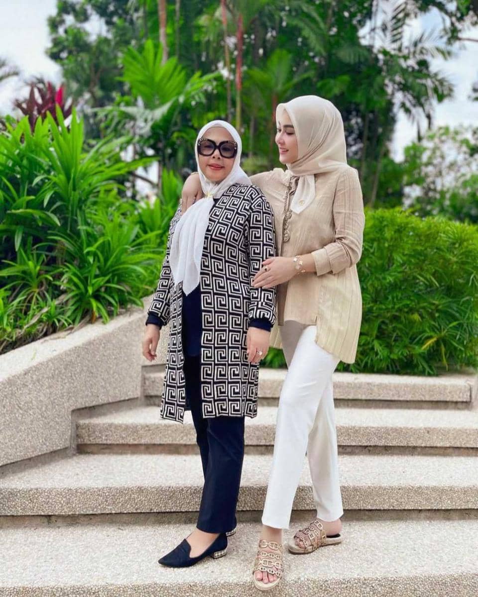 OOTD Ngantor (instagram.com/princessyahrini)