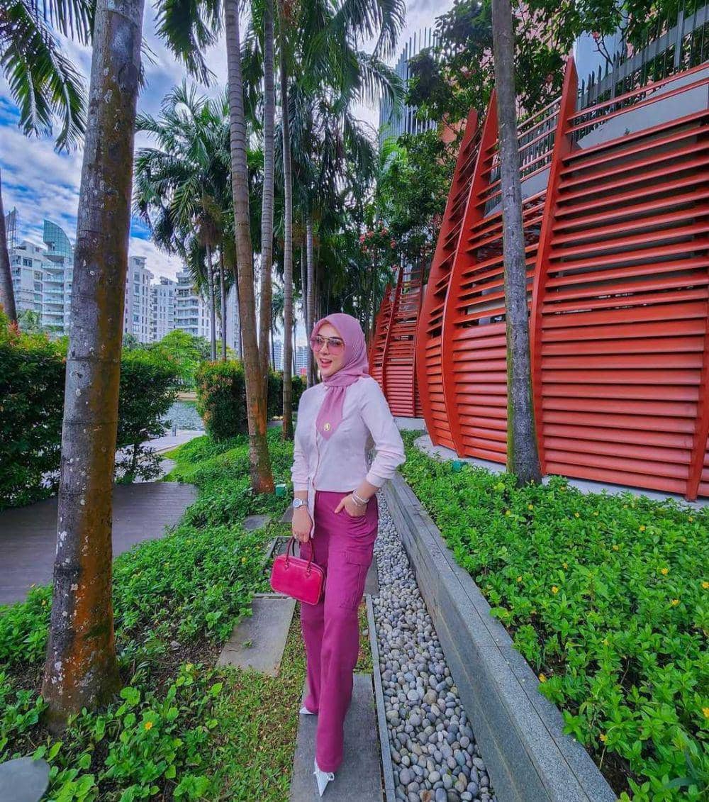 OOTD Ngantor (instagram.com/princessyahrini)