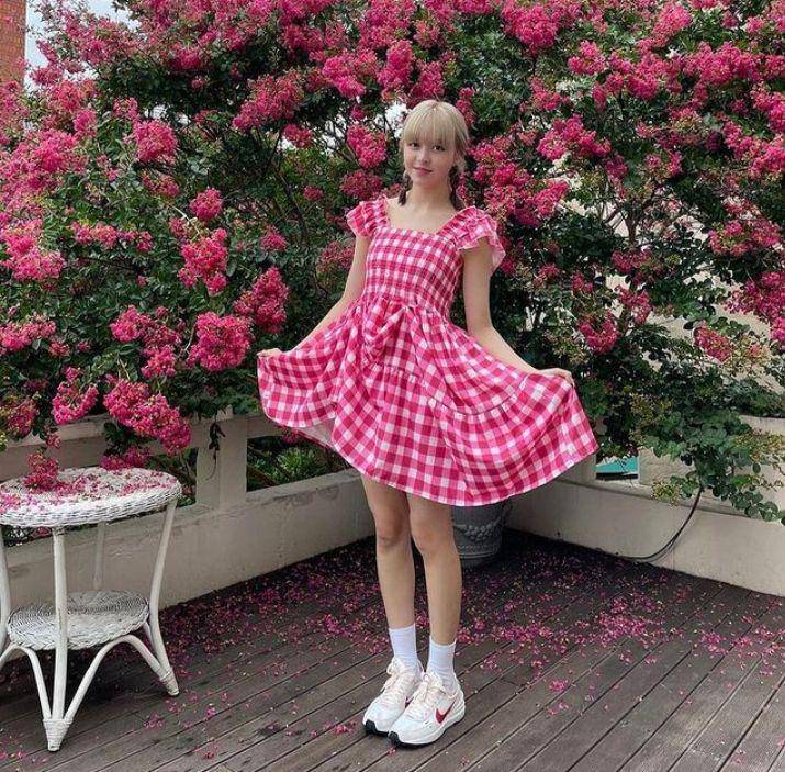Ootd ala member NMIXX (instagram.com/nmixx_official)