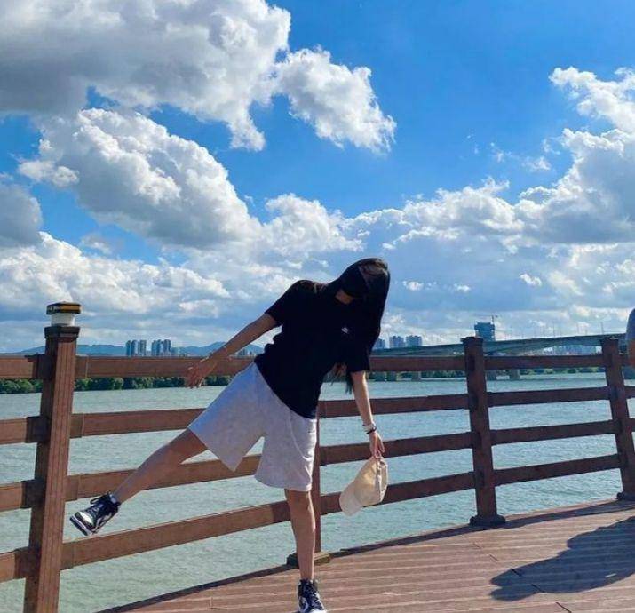 Jiwoo NMIXX (instagram.com/nmixx_official)