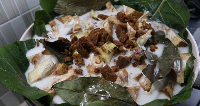 gambar bahan-bahan gudeg nangka yang akan dimasak (youtube.com/Ika Mardhatillah)