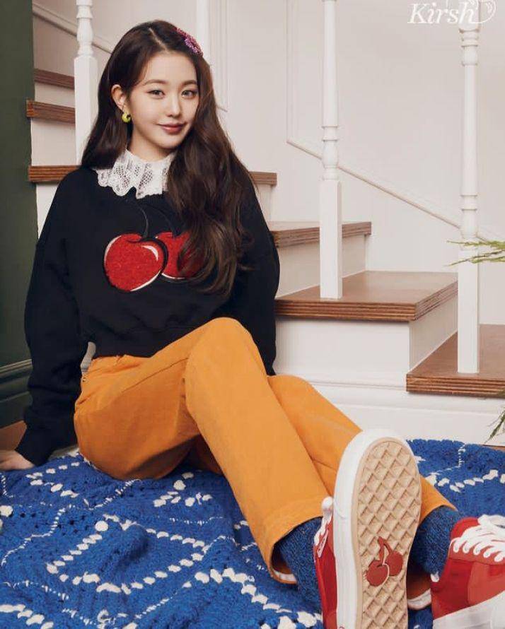Ootd ala member IVE (instagram.com/for_everyoung10)