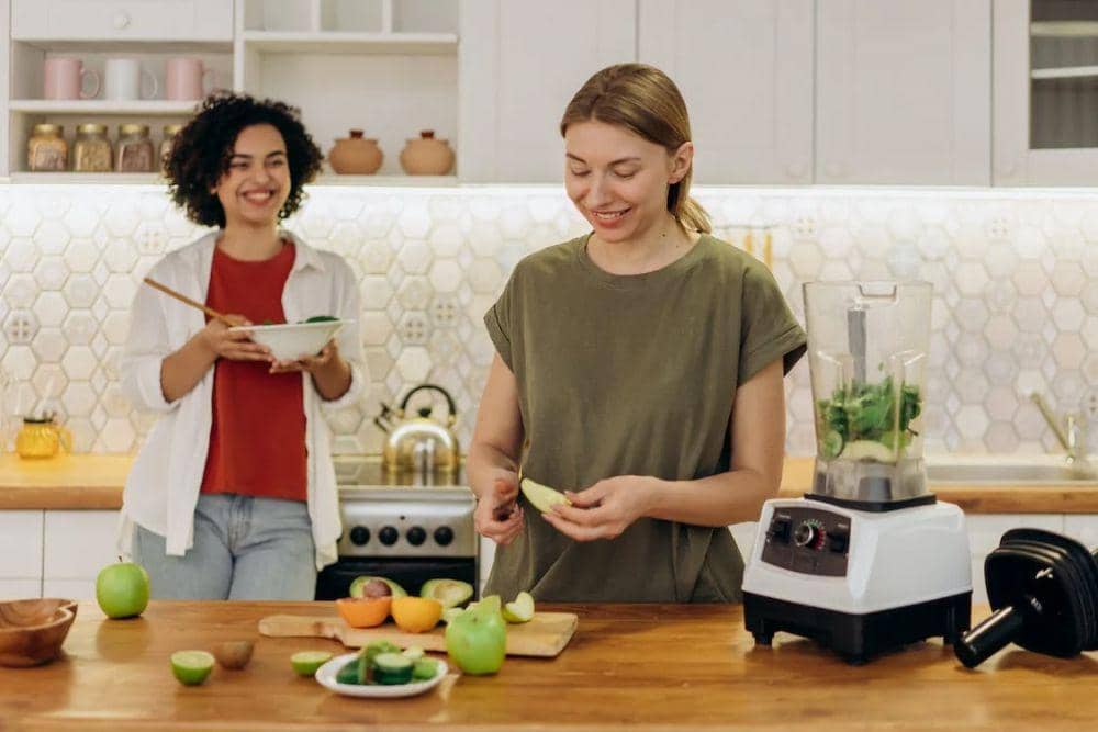 ilustrasi masak bersama (pexels.com/@mikhail-nilov)