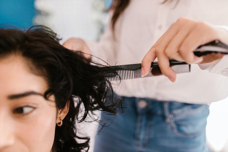 Dilarang Potong Rambut Saat Hamil, Mitos atau Fakta?