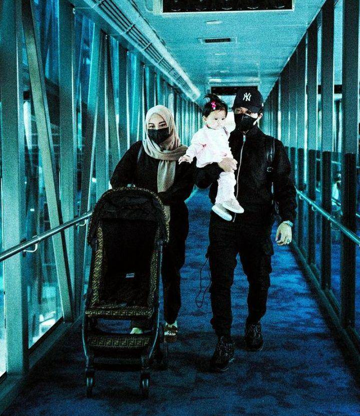 potret Aurel Hermansyah dan keluarga di Singapura (instagram.com/aurelie.hermansyah)