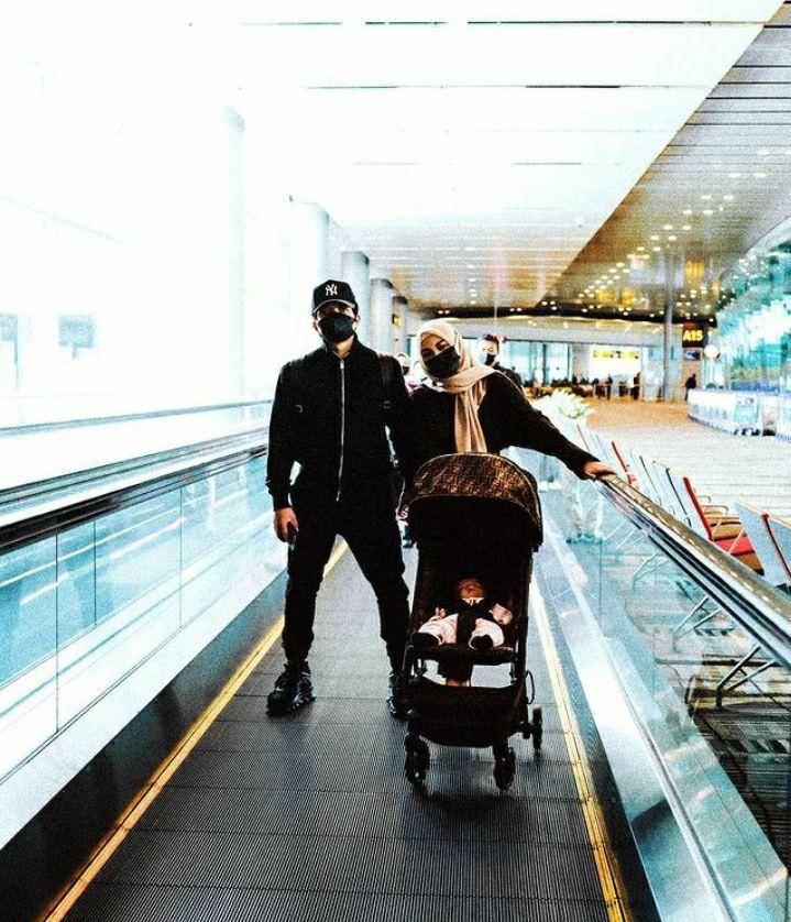 potret Aurel Hermansyah dan keluarga di Singapura (instagram.com/aurelie.hermansyah)