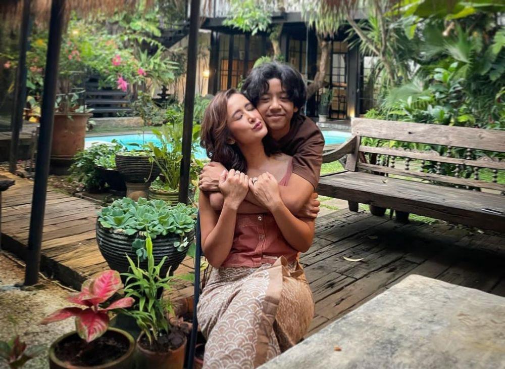 9 Potret Widi Mulia bersama Putranya, Manis Semua!