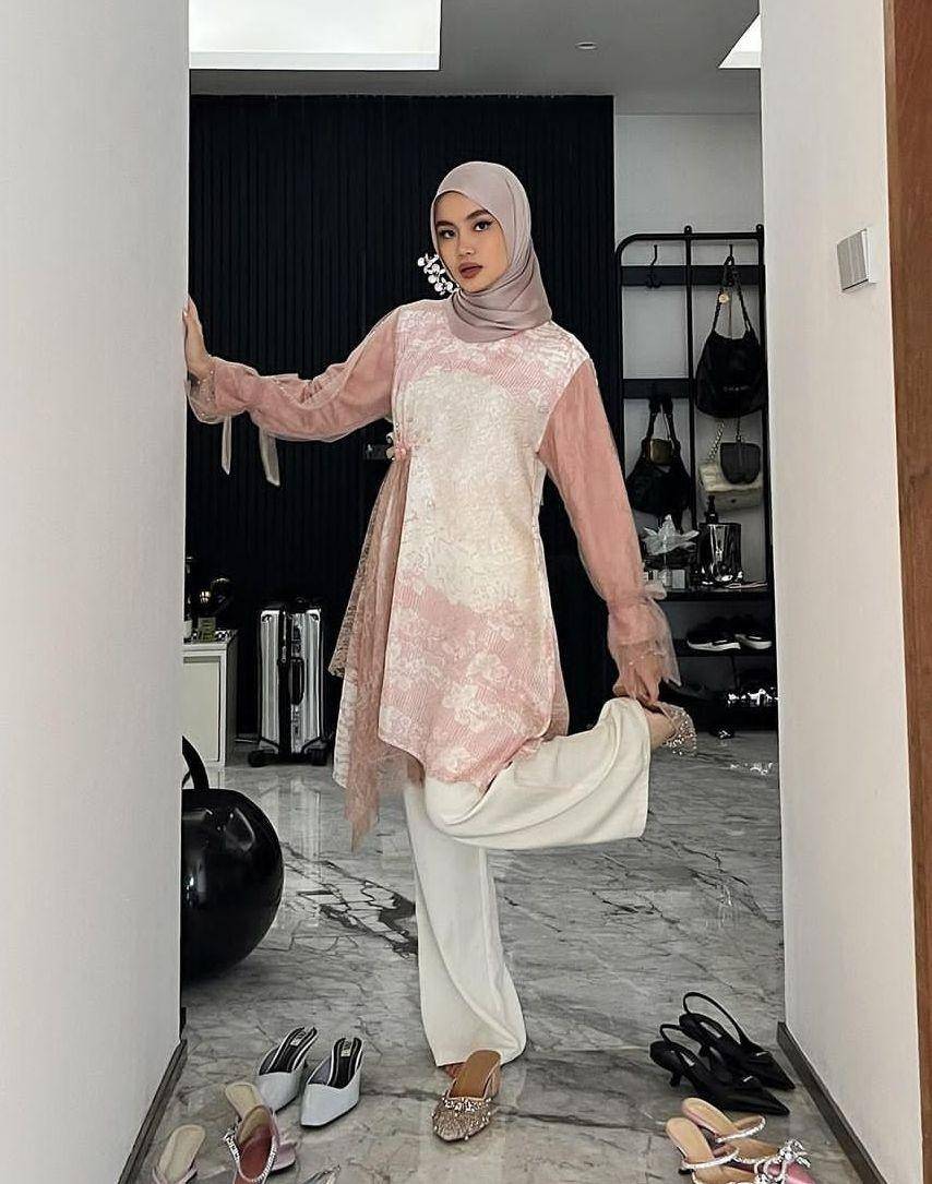 Fira Assegaf (instagram.com/sashfir)