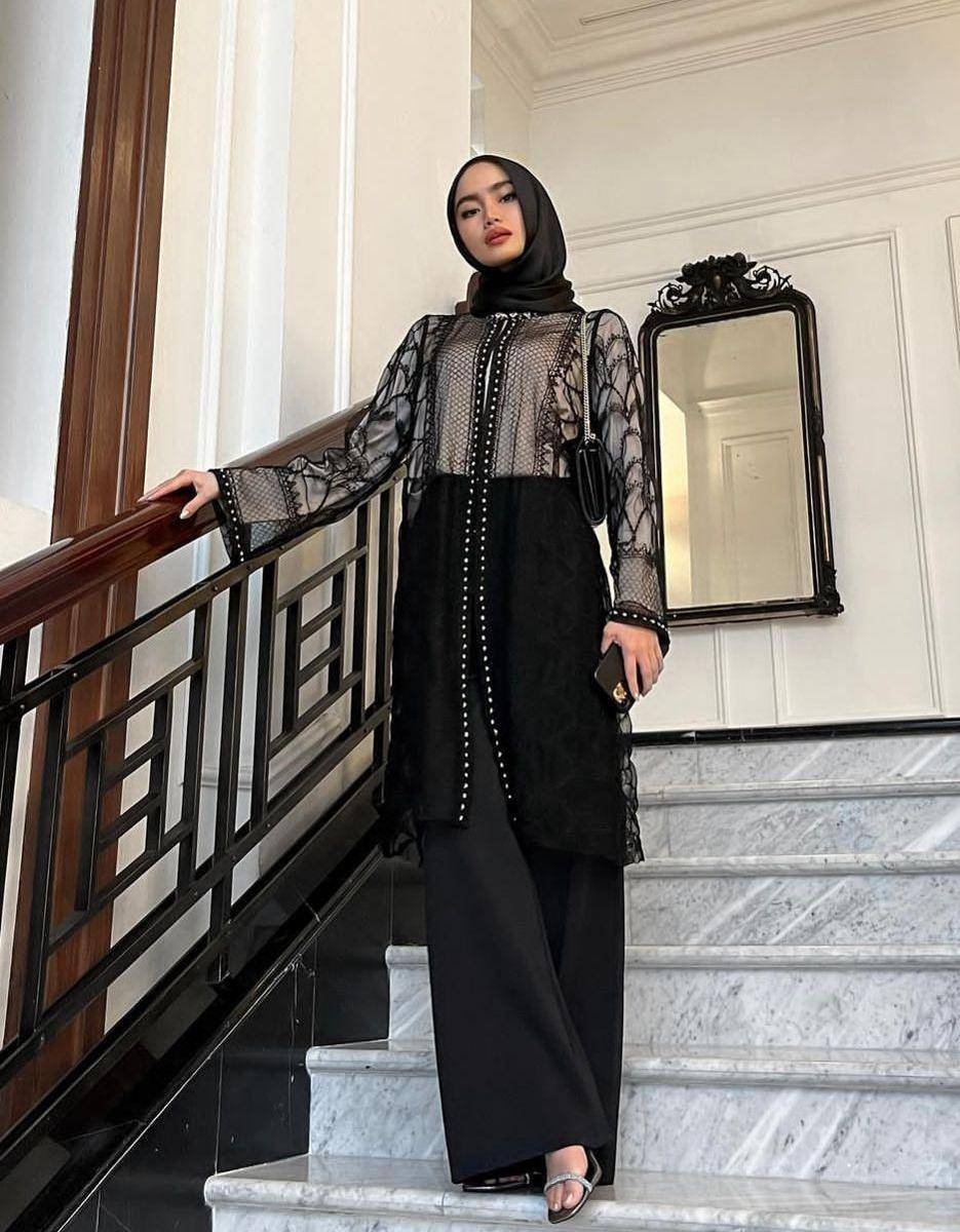 Fira Assegaf (instagram.com/sashfir)
