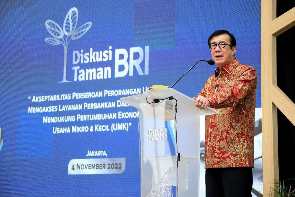 Menteri Hukum dan Hak Asasi Manusia RI Yasonna H. Laoly. pada acara ‘Diskusi Taman BRI’ yang berkolaborasi dengan BRI Research Insitute di Taman Kantor Pusat BRI, Jakarta, pada Jumat (4/11/2022). (Dok. BRI)