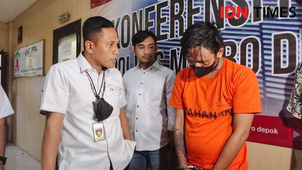 Kasat Reskrim Polres Metro Depok, AKBP Yogen Heroes Baruno saat menemui tersangka KDRT dilakukan di jalan umum. (IDNTimes/Dicky)