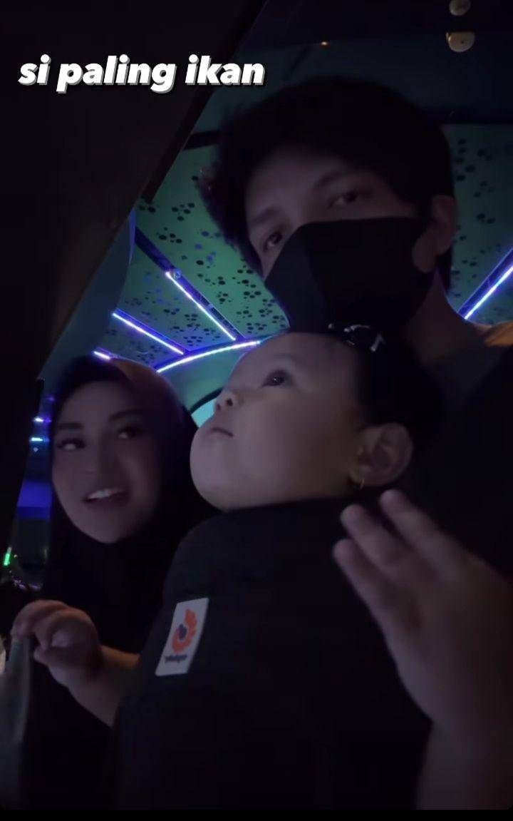 potret Atta Halilintar dan keluarga jalan-jalan di Singapura (instagram.com/attahalilintar)