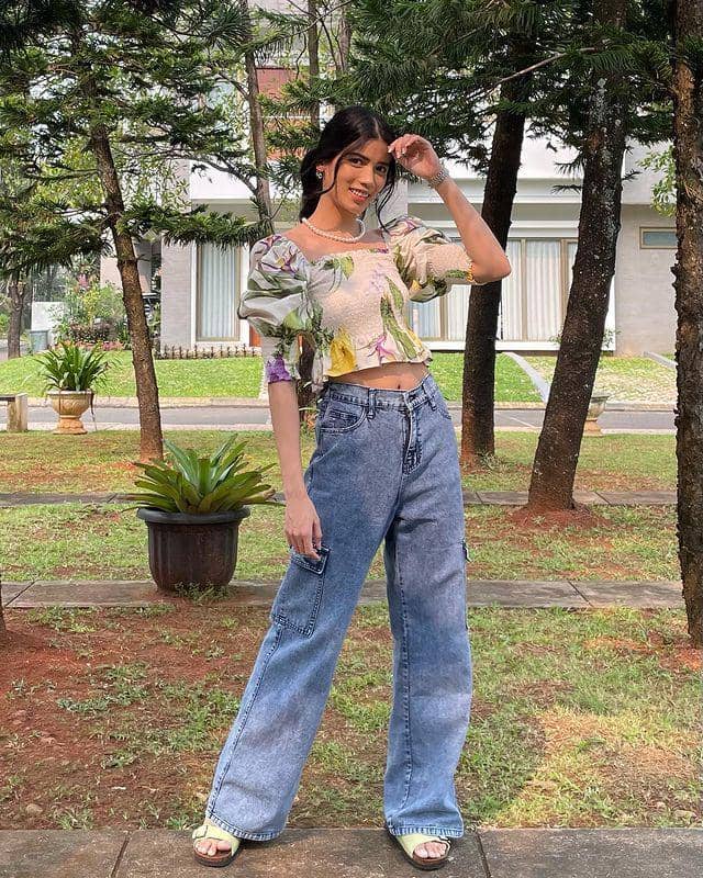 Outfit ala Sabrina Chairunnisa (instagram.com/sabrinachairunnisa_)