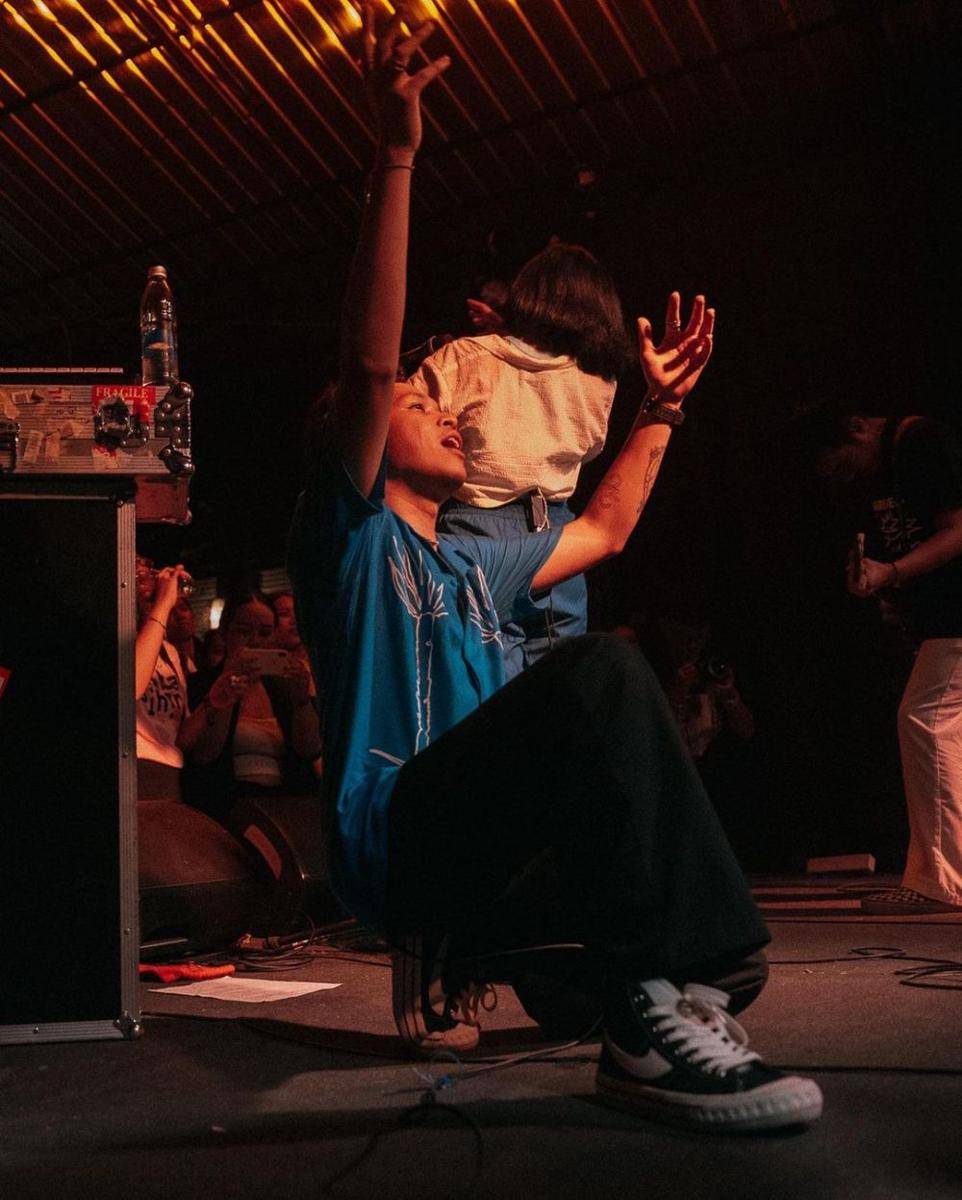 potret Hindia saat manggung (instagram.com/wordfangs)