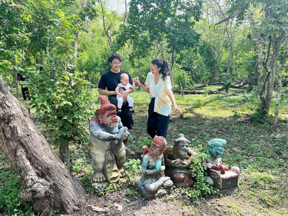 Momen Nadine dan keluarga berwisata di Bali (instagram.com/nadinelist)