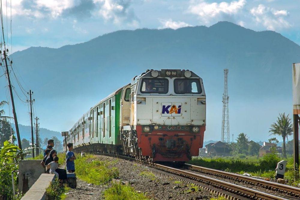 6 Tips Naik Kereta Api Lokal bagi Pemula