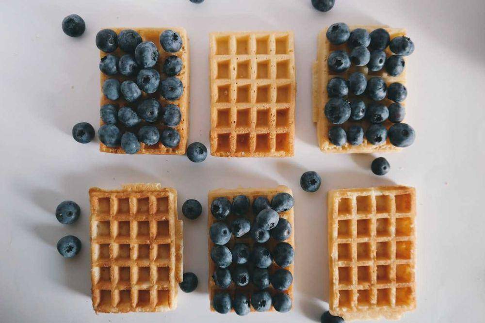 blueberry waffles (pexels.com/Brigitte Tohm)