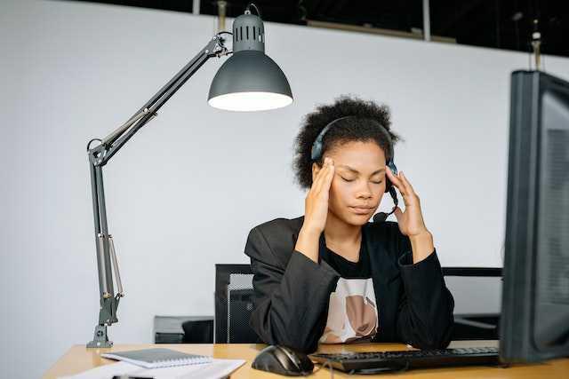 5 Dampak Negatif Overwork pada Hubungan Sosial dan Keluarga