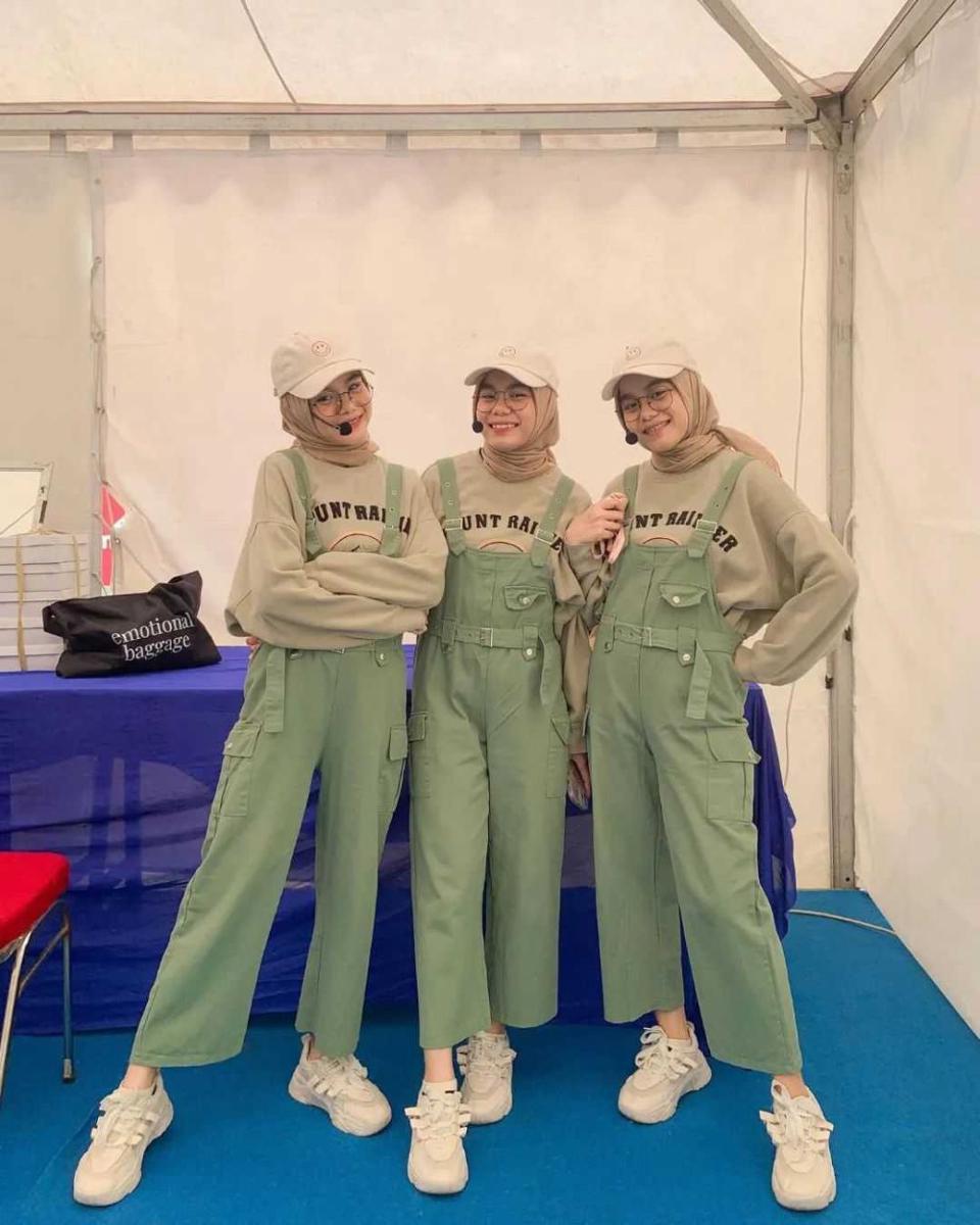 9 Potret OOTD Selebgram The Ddd Twin, Selalu Tampil Kompak!
