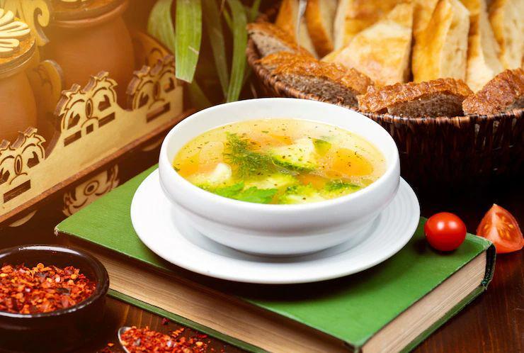 ilustrasi sup ayam lemon (freepik.com/azerbaijan-stockers)
