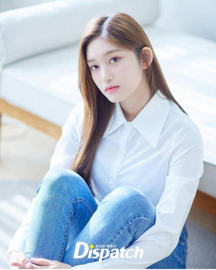 Ootd ala member IVE (instagram.com/leeseo_ive)