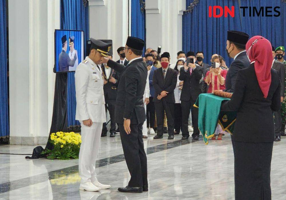 Pelantikan Hengky Kurniawan menjadi Bupati Bandung Barat (IDN Times/Azzis Zulkhairil)