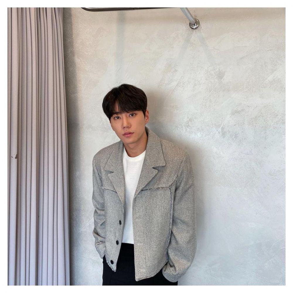 OOTD ala Lee Jun Young (instagram.com/real_2junyoung)
