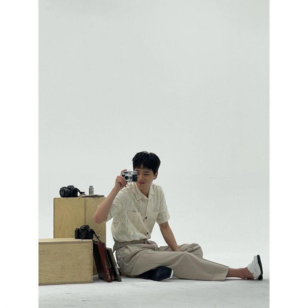 OOTD ala Lee Jun Young (instagram.com/real_2junyoung)