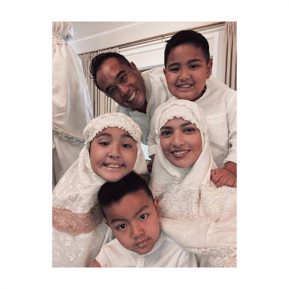 Keluarga Nia Ramadhani (instagram.com/ramadhaniabakrie)