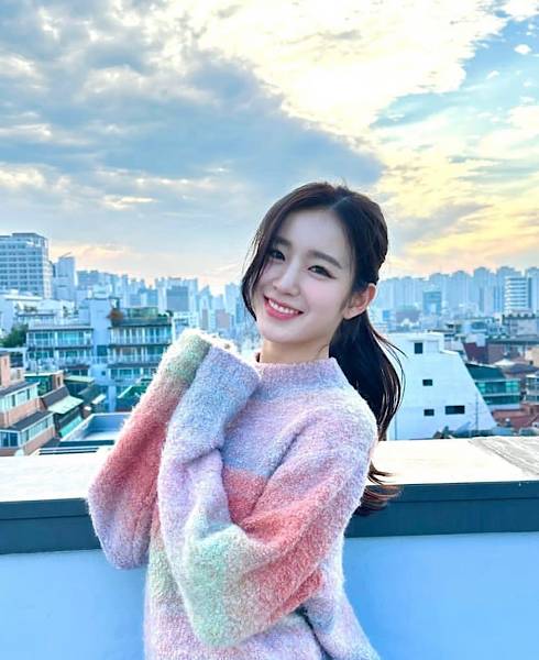 Woo Yeon (instagram.com/wooah_nv)