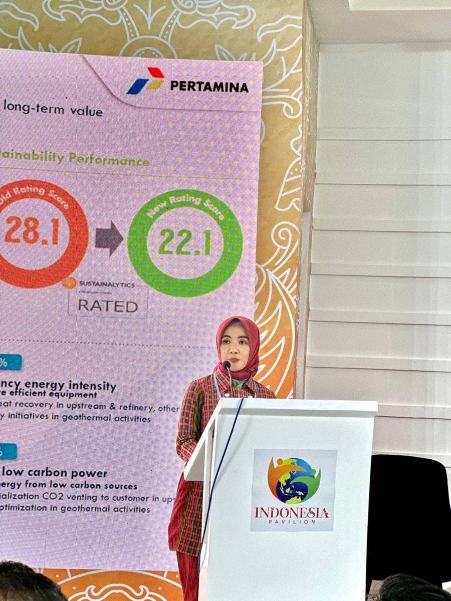 Direktur Utama dan President Director PT Pertamina (Persero) Nicke Widyawati dalam diskusi panel COP27 di Sharm El Sheikh, Mesir, Minggu (6/11/2022). (Dok. Pertamina)