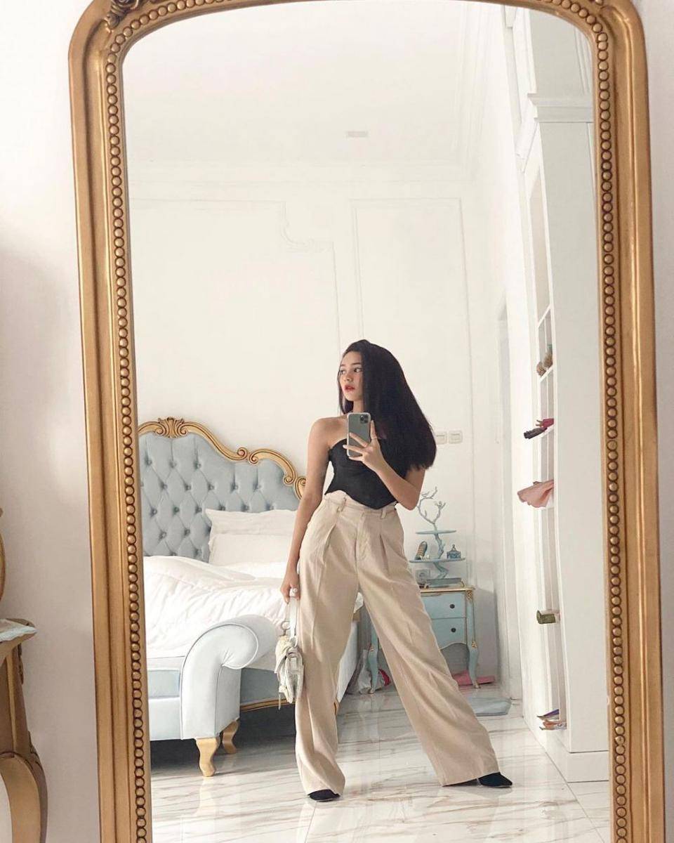 Beby Tsabina (instagram.com/bebytsabina/)