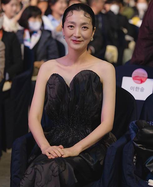 Kim Joo Ryung (instagram.com/enter_just)