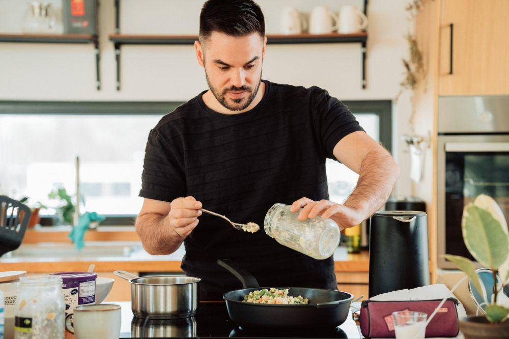 ilustrasi memasak (unsplash.com/maltehelmhold)